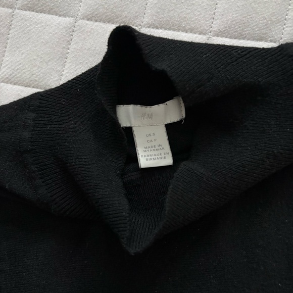 H&M Women’s Black Turtleneck Sweater with Loose Sleeves - Size S - Picture 3 of 4
